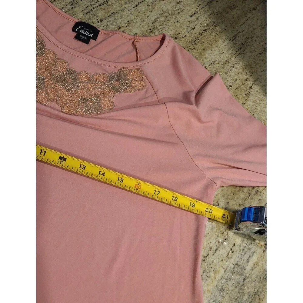 Simply Emma Size 1X Sharkbite Hem 3/4 Sleeve Beaded Embellished Neck Top Pink - Picture 3 of 15